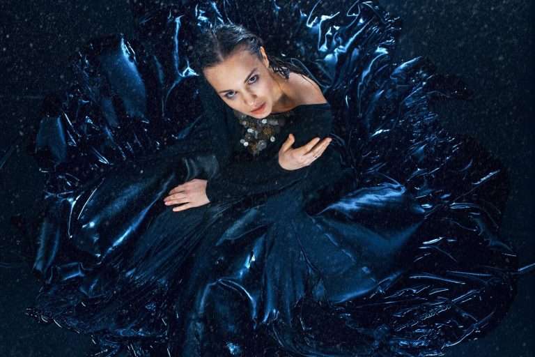 Cinematic glam: Unforgettable outfits for a Movie-inspired Prom Party