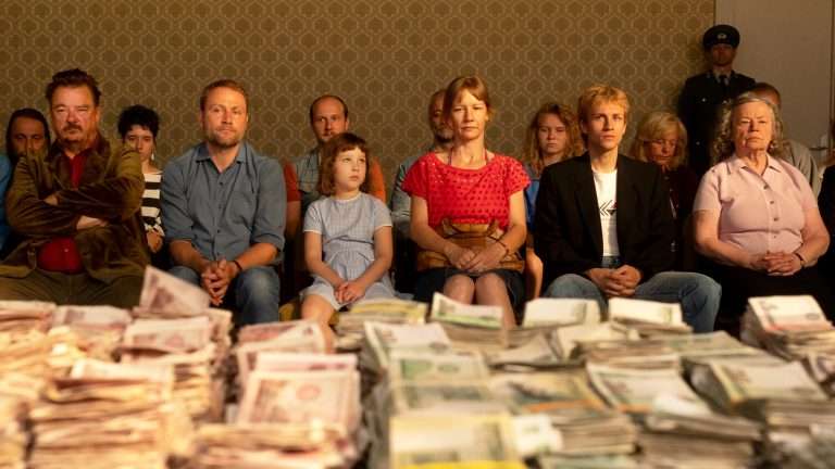 Two to One (Zwei zu eins, 2025) Movie Review: Sandra Hüller Wasted in a Meandering Social Caper