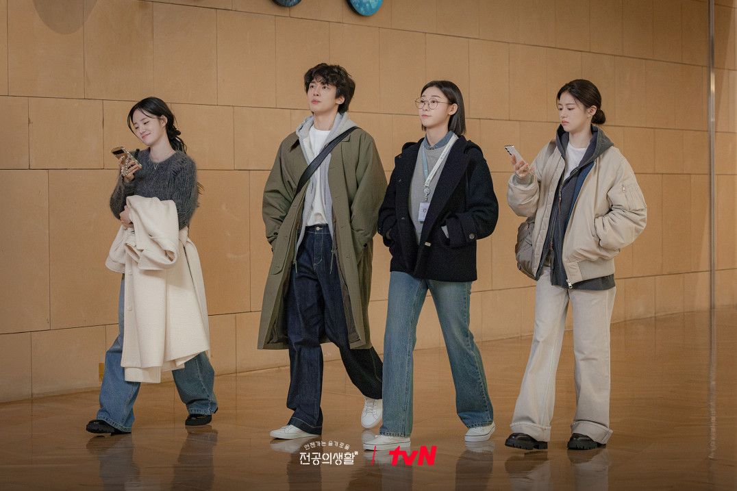 Resident Playbook (Eonjenganeun seulgiroul jeongonguisaenghwal, TV Series 2025)