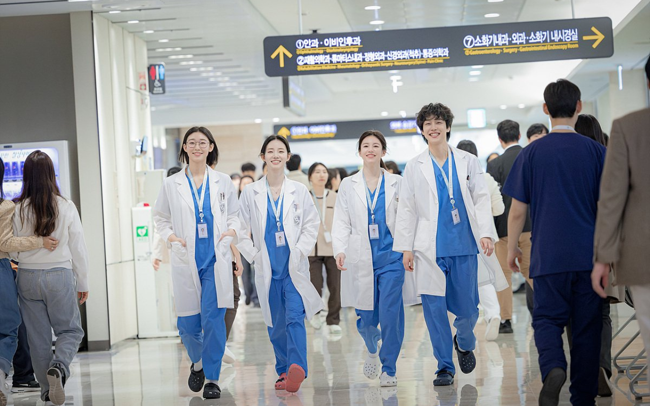 Resident Playbook (Eonjenganeun seulgiroul jeongonguisaenghwal, TV Series 2025)