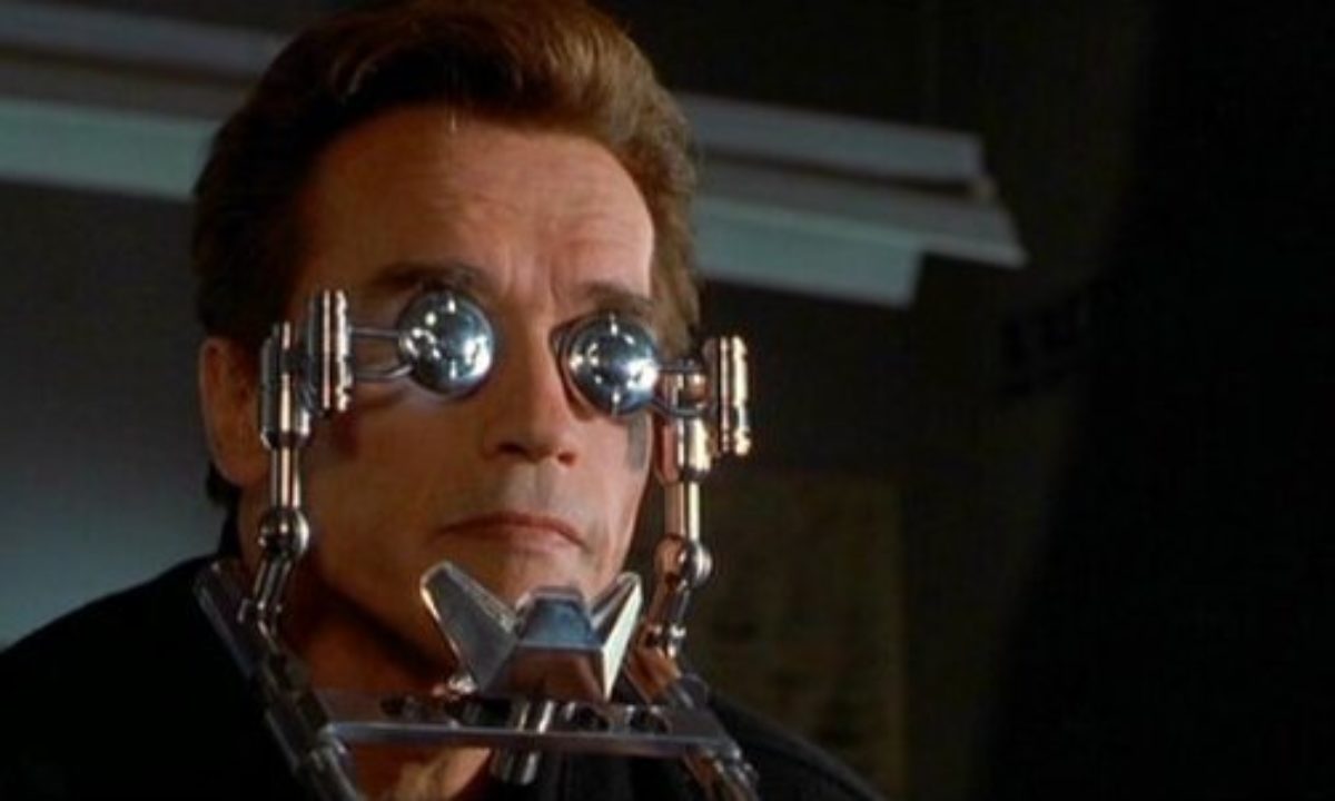 5 Reasons Why an Arnold Schwarzenegger Cult Classic Outplayed ‘Mickey 17’?