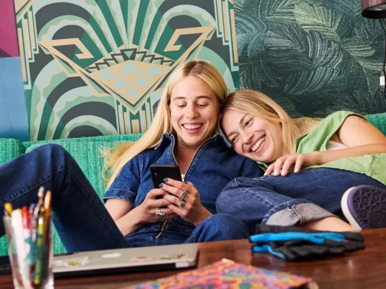 Diary of a Ditched Girl (Halva Malmö består av killar som dumpat mig, TV Series 2025) Recap & Ending Explained: Does Amanda Reunite with Emil?