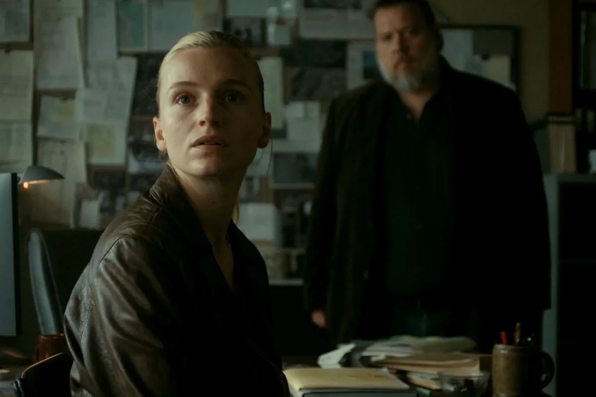 The Asset (Legenden, TV Series 2025) - hof 2