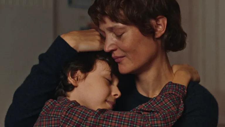 Love Me Tender (2025) ‘Cinemania’ Movie Review: Quiet Resilience in the Face of Queer Parental Persecution