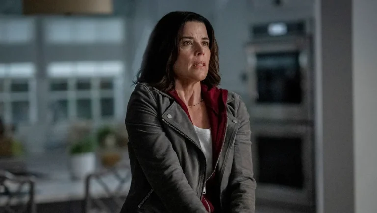 Neve Campbell’s Shocking Exit? Lincoln Lawyer Fate + Scream 7 Comeback You Won’t Believe!